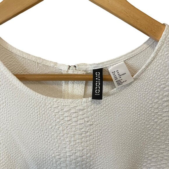H&M Divided| White embossed Snake skin Print Peplum Zipper back top SZ 14 - Picture 3 of 9